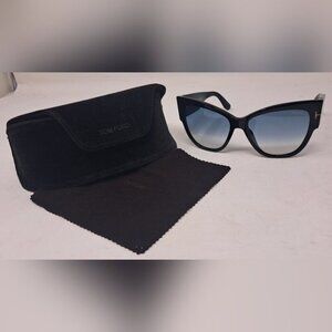 Tom Ford Women's Sunglasses Anoushka  TF371 01B 57-16-140 with Case